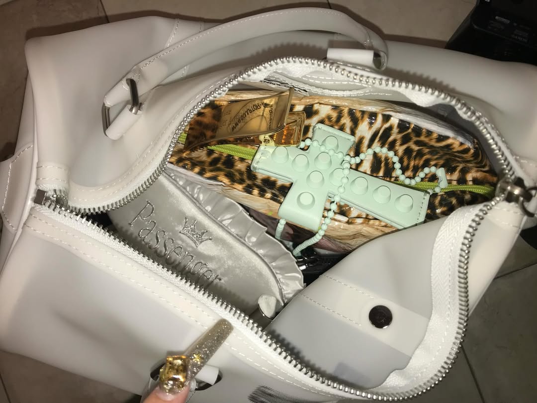予約商品】Cross Stud Strap Wallet Mint – SCULPTOR JAPAN